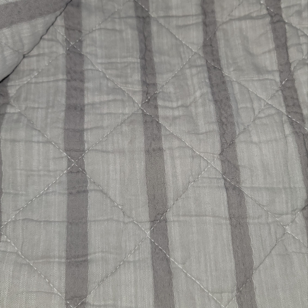 New King Cotton Quilt Rachel Zoe 106" x 92" Grey - Picture 4 of 12